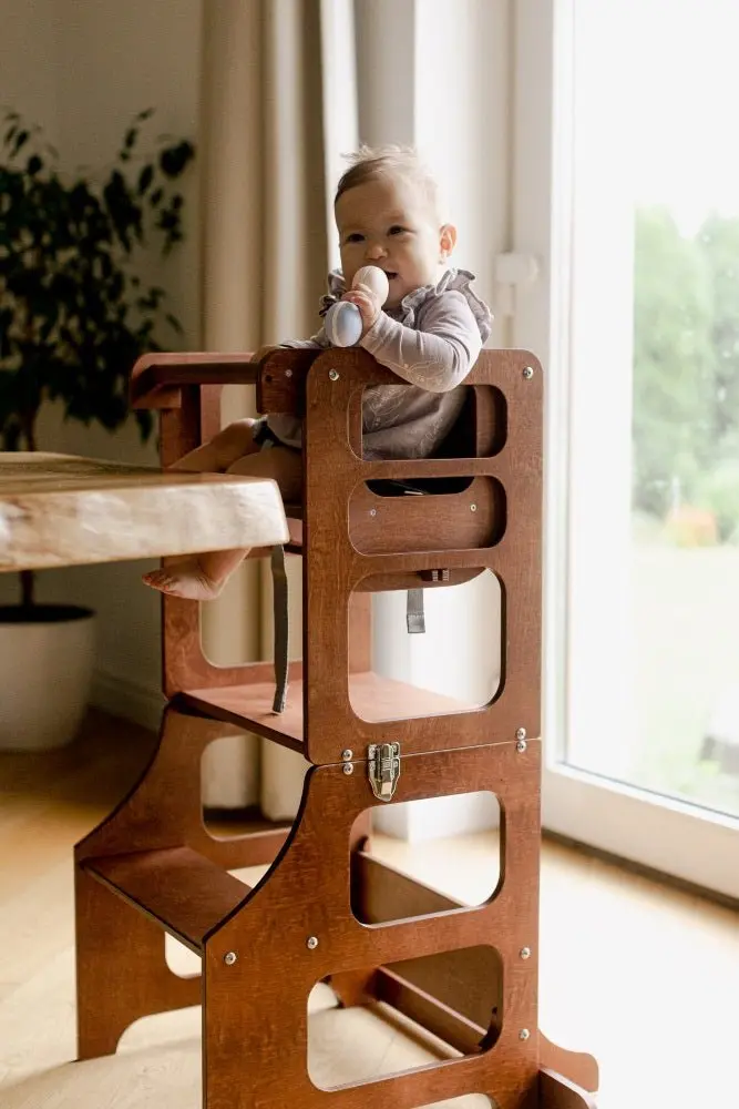 Babyhochstuhl und Lernturm kombiniert – Retro-Edition