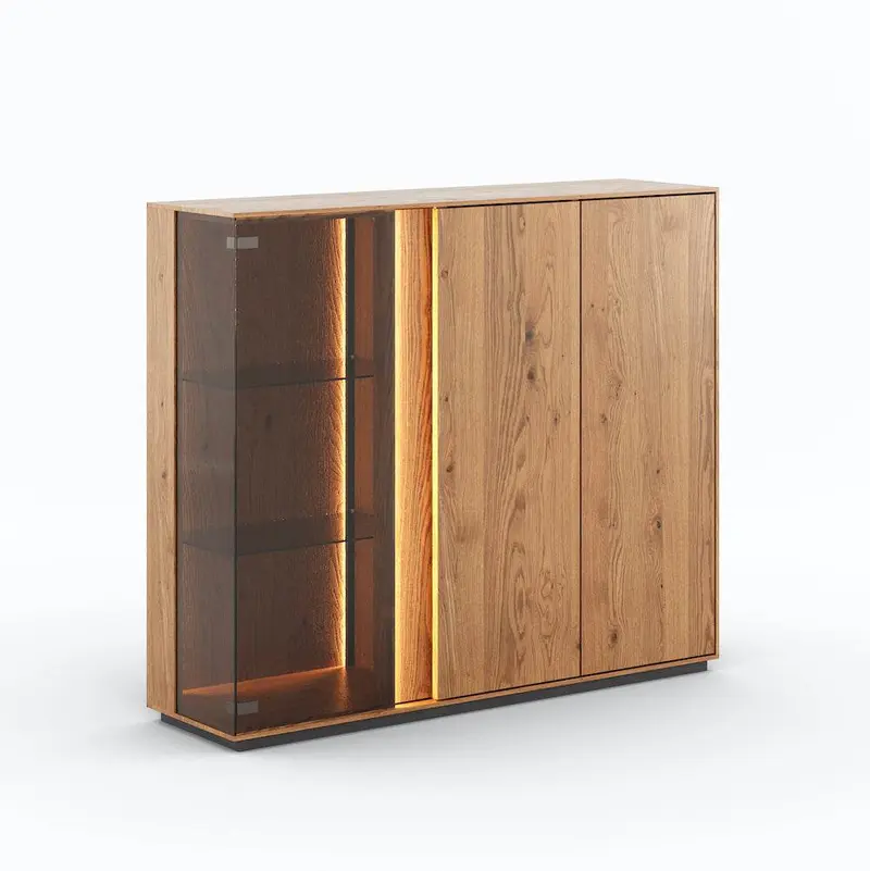 Beleuchtetes Sideboard Collodi aus massiver Wildeiche mit Rückwand in grober Holzstruktur