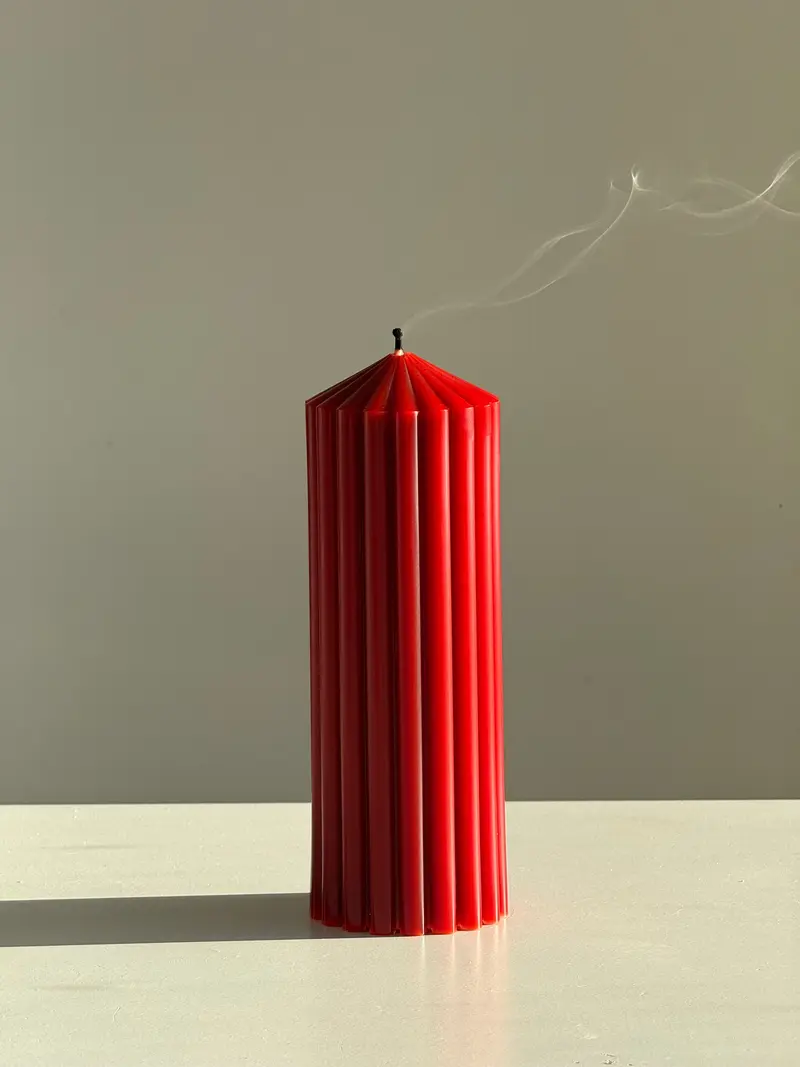 Bienenwachskerze LONDON – Rot – Limitierte Edition – Handgegossen – Für Wohnräume & Dekoration – 20x7 cm