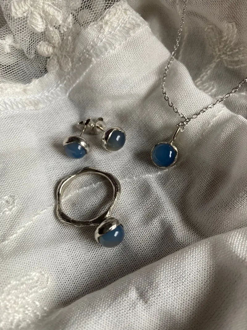 BLOSSOM im Set - Kette, Ring, Ohrstecker mit blauem Chalzedon