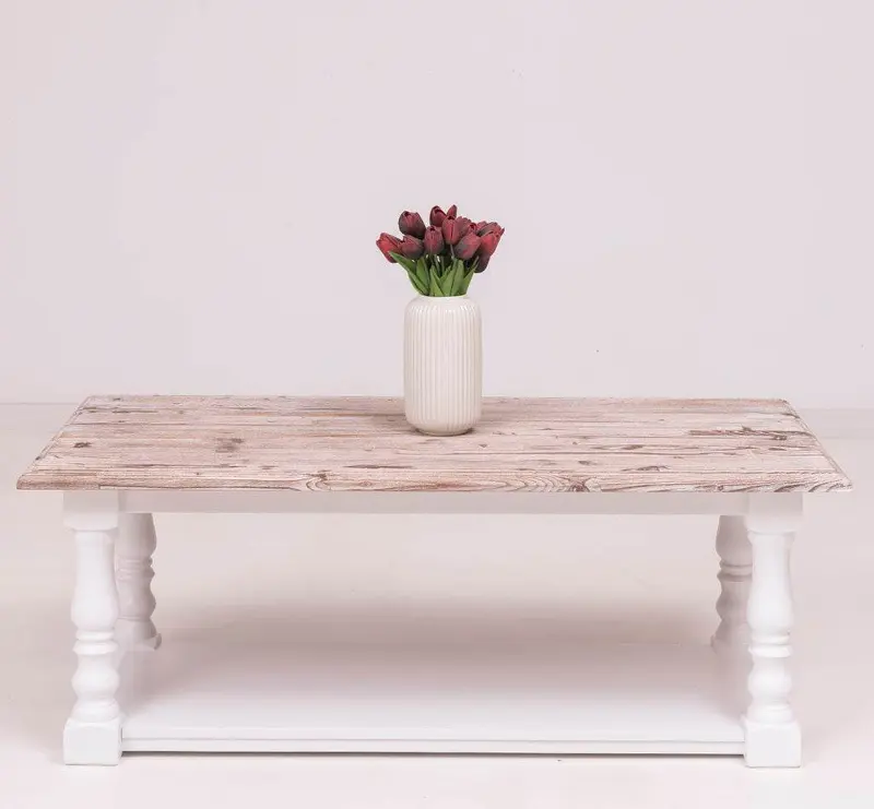 Couchtisch aus Massivholz mit gedrechselten Beinen und Ablage