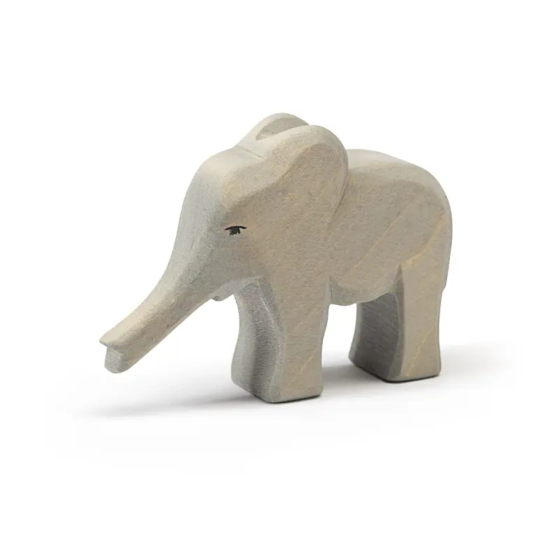 Elefant klein, Rüssel gestreckt
