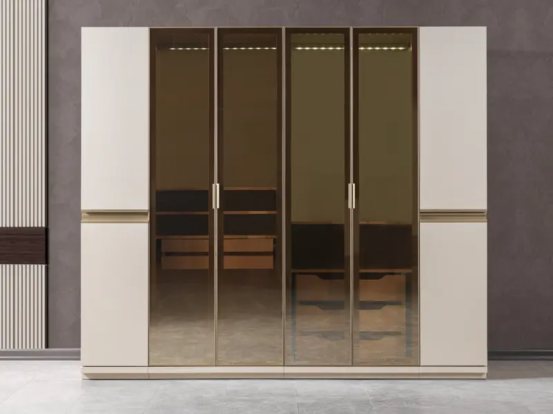 Eylül Kleiderschrank