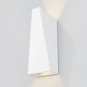 Fassadenbeleuchtung – Weißes Finish, Metallgehäuse, IP54 Schutz, 20 cm - Times Square | Maytoni