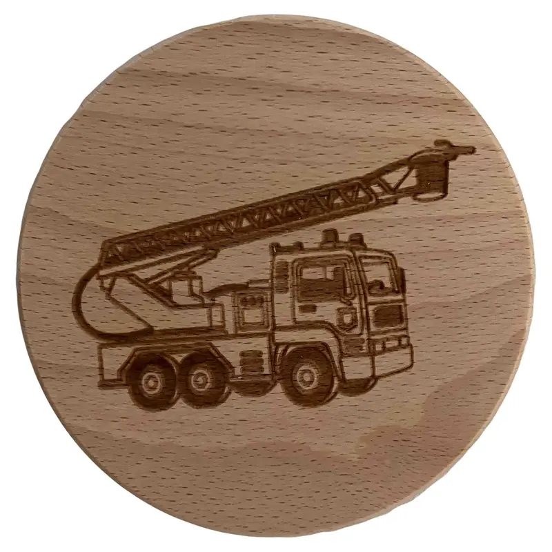 Glasdeckel mit Gravur "Feuerwehrauto" aus Buchenholz