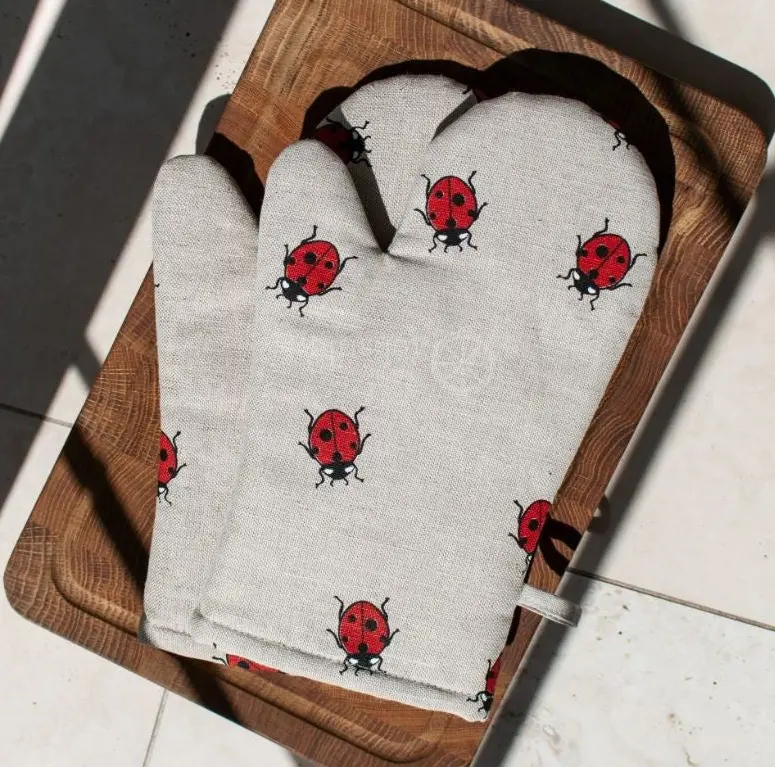 Halbleinen-Ofenhandschuh MARIENKÄFER