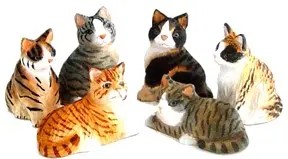 Handgeschnitzte Katzen aus Holz im 6er Set ca. 8 cm bemalt