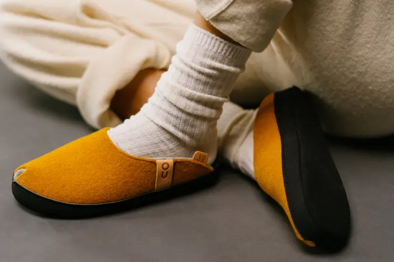 Hausschuhe BRUSSELS – Mustard