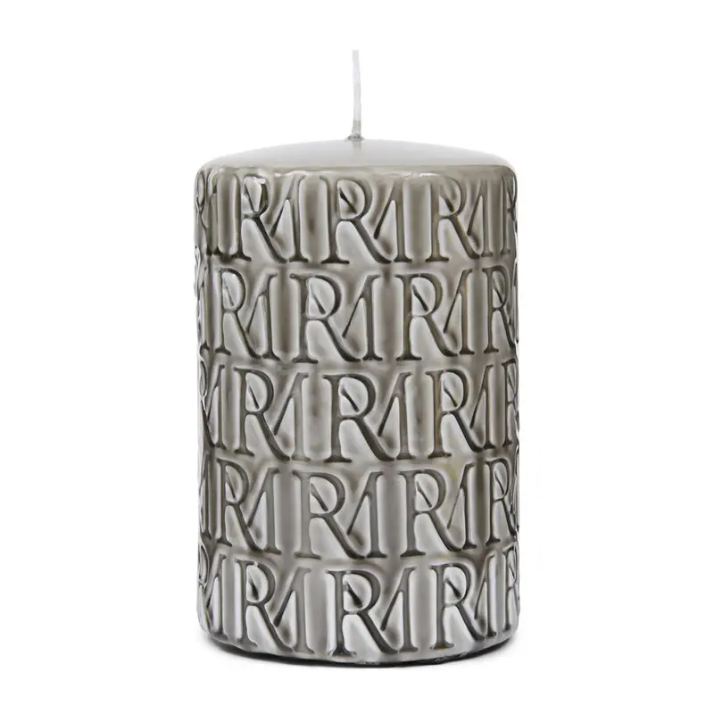 Kerze Beige Paraffin mit geprägtem Monogramm L – Monogram | Rivièra Maison