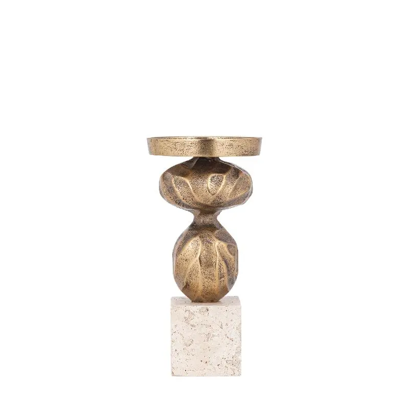 Kerzenständer – Goldfarbenes Aluminiumguss, Travertinsockel, Schlanke Form, S – Malines | PTMD