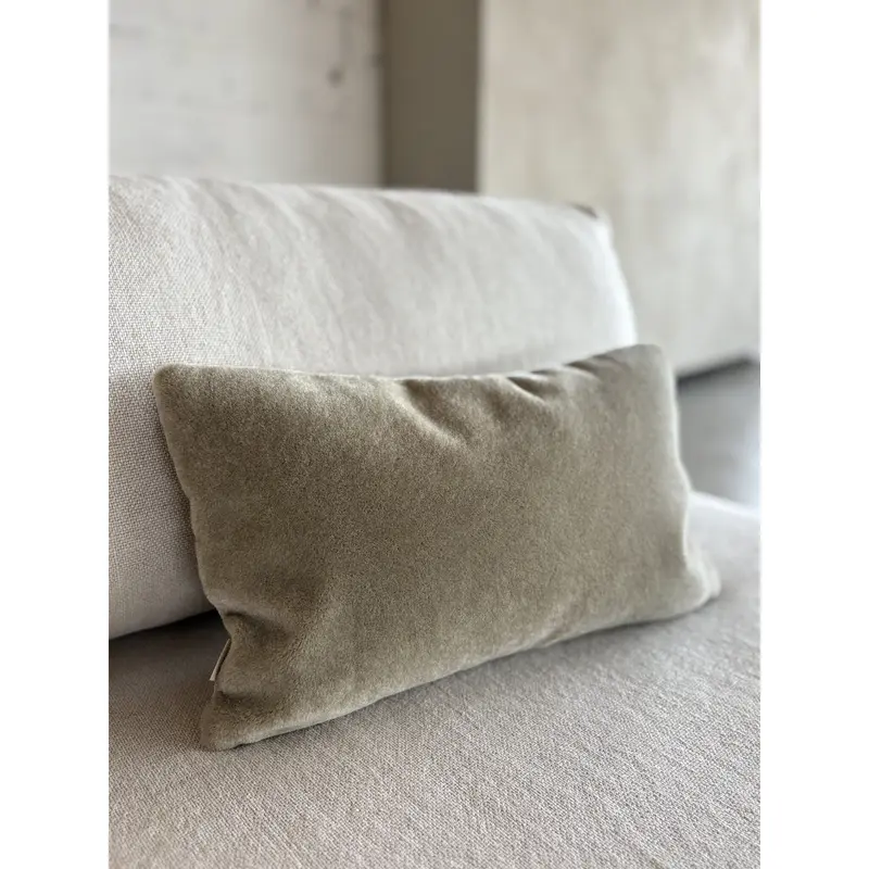 Kissenbezug – Mohair Velours, Modernes Design, Salbeigrüne Farbe, 50x30 cm - Amy | Studio Femme Home