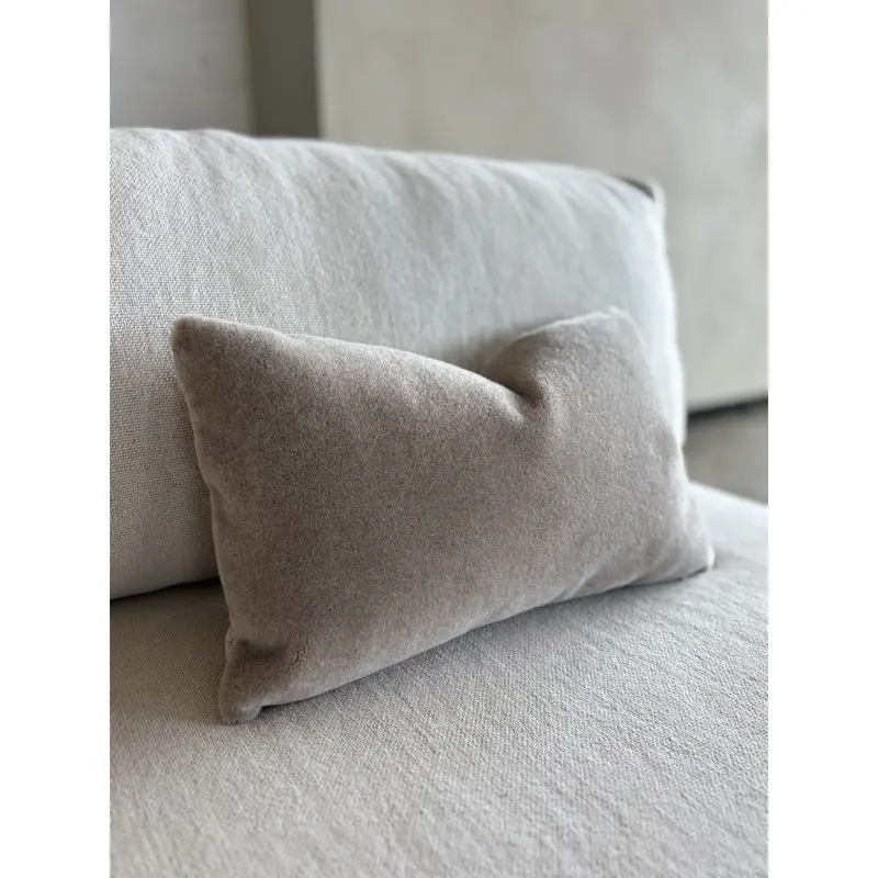 Kissenbezug – Mohair Velours, Modernes Design, Taupe Farbe - Amy | Studio Femme Home
