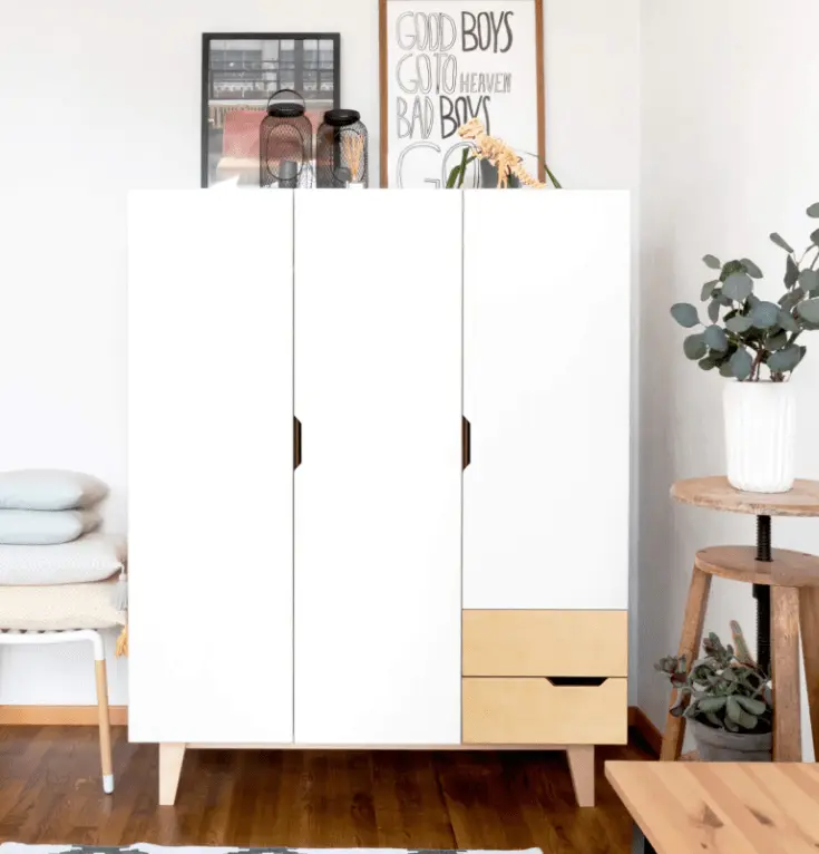 Kleiderschrank HUH mit 3 Türen
