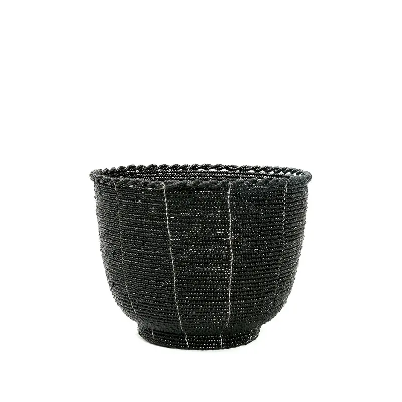 Korb – Perlen Material, Dekorative Form, Schwarze Farbe, M - Beaded | Bazar Bizar Antwerp