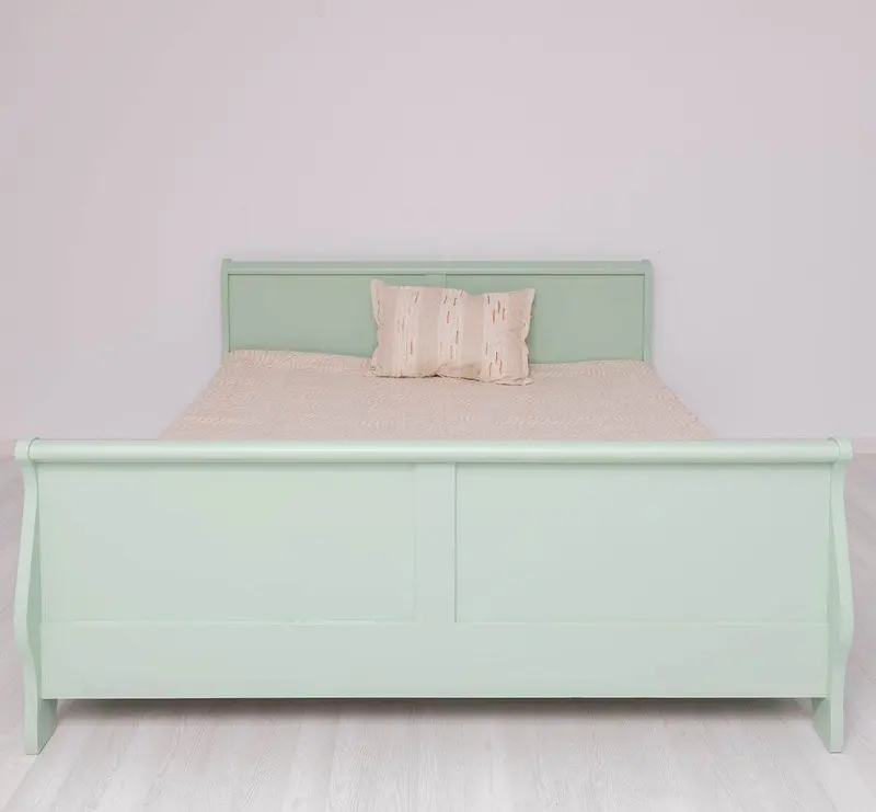 Landhausbett mit geschwungenem Kopf- und Fußteil mit Schubkästen