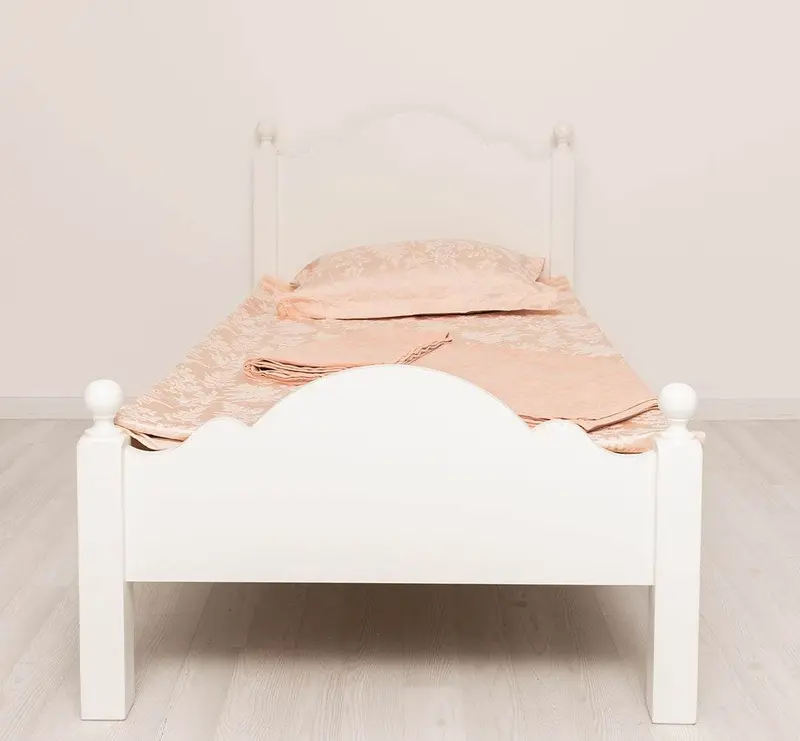 Landhausbett mit geschwungenem Kopf- und Fußteil | Stabiles Kinderbett