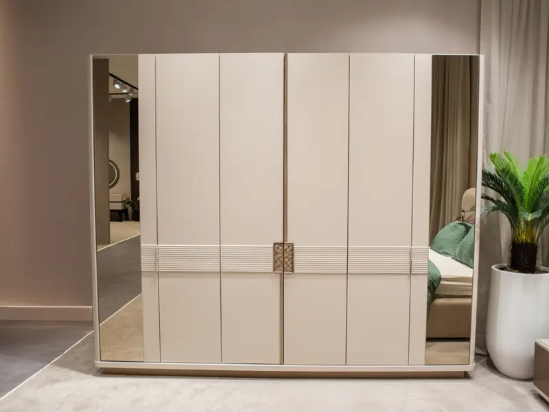 Latte Kleiderschrank
