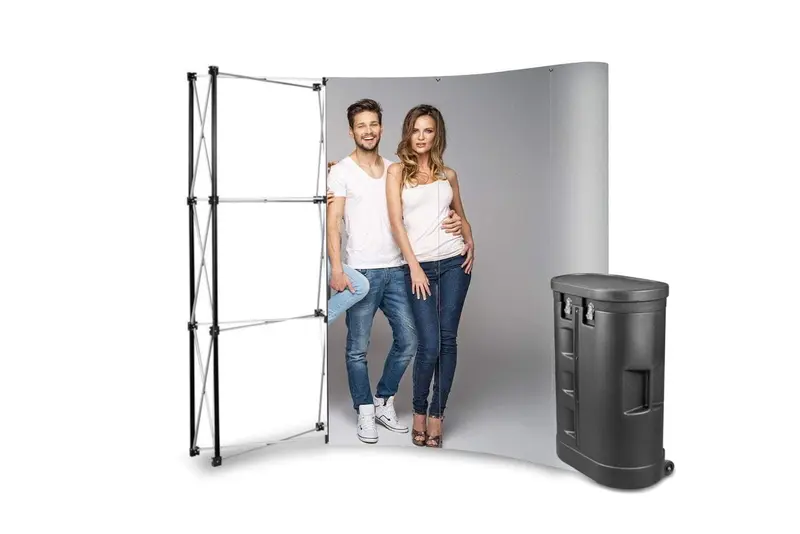 Messewand Pop-Up gebogen 3 x 3 im Thekenkoffer