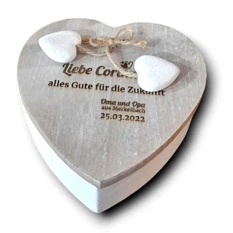 personalisierte Herzdose aus Holz mit Schleife und Herzen