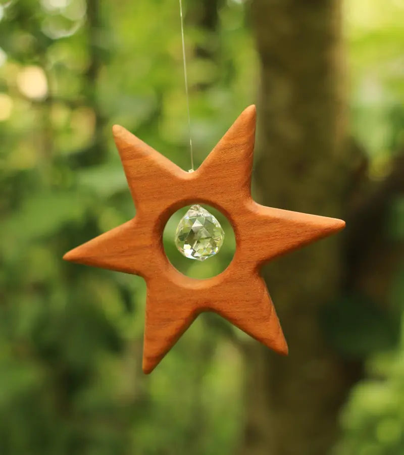 Sonnenfänger 'Kleiner Stern' aus Holz mit Kristall