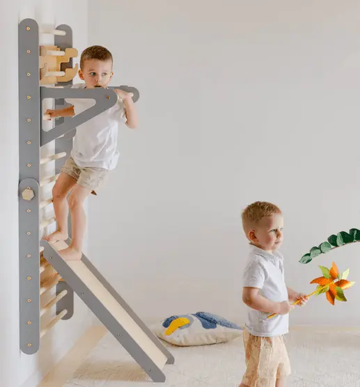 Sprossenwand mit und ohne Rutsche
