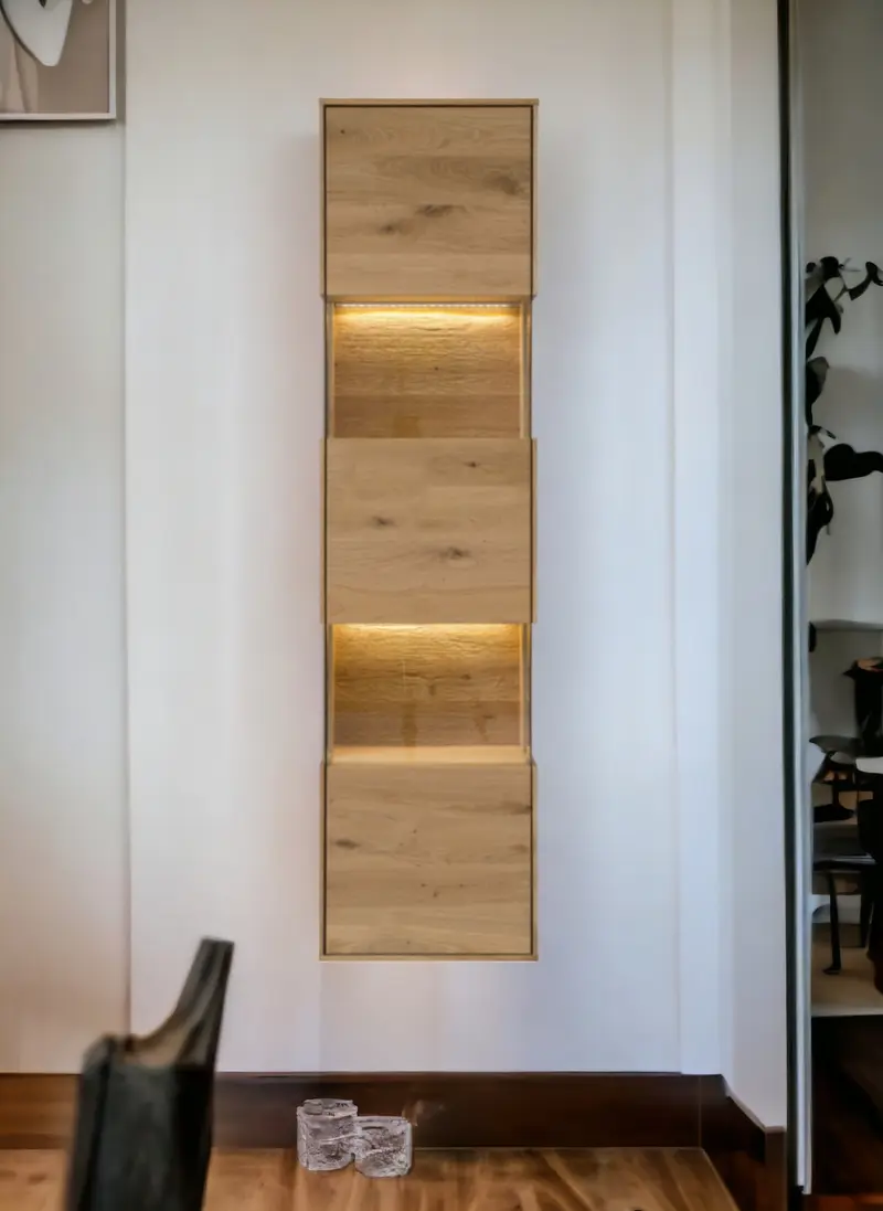 TPT Sankt Gallen Glas-Hängevitrine, Wildeiche massiv inkl. Beleuchtung B/H/T 43 x 170 x 33 cm