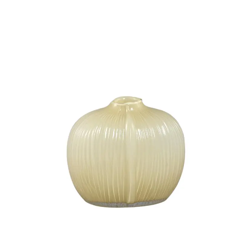 Vase – Creme Glas, Ovale Form, Gerippte Oberfläche, Niedrig – Jalisia | PTMD