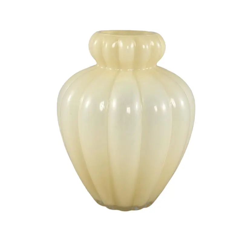 Vase – Gerippte Struktur, Milchglas Material, Creme, Kleiner Rand, L – Syamer | PTMD