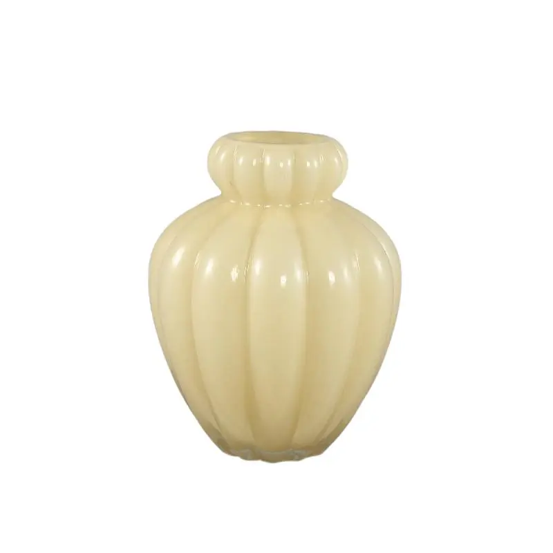 Vase – Gerippte Struktur, Milchglas Material, Creme, Kleiner Rand, S – Syamer | PTMD