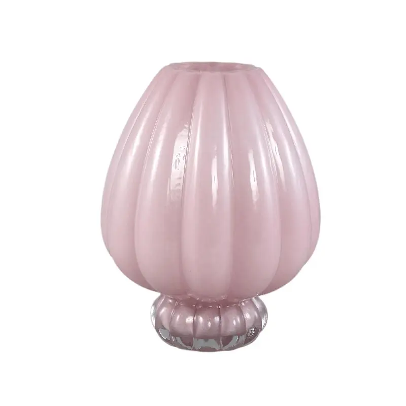 Vase – Gerippte Struktur, Milchglas Material, Rosa, Mit Fuß , L– Syamer | PTMD