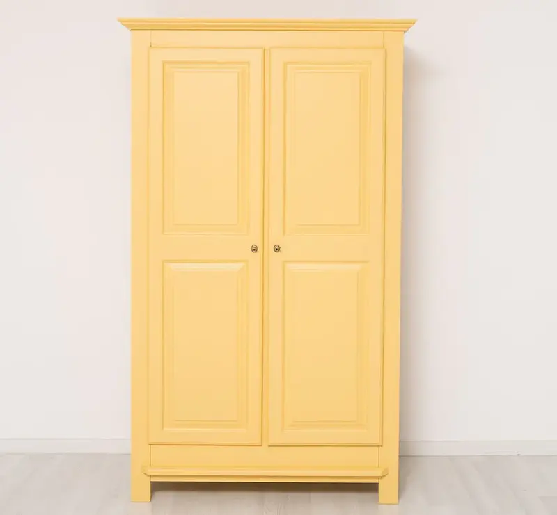 Vintage Kleiderschrank aus Massivholz in verschiedenen Farben