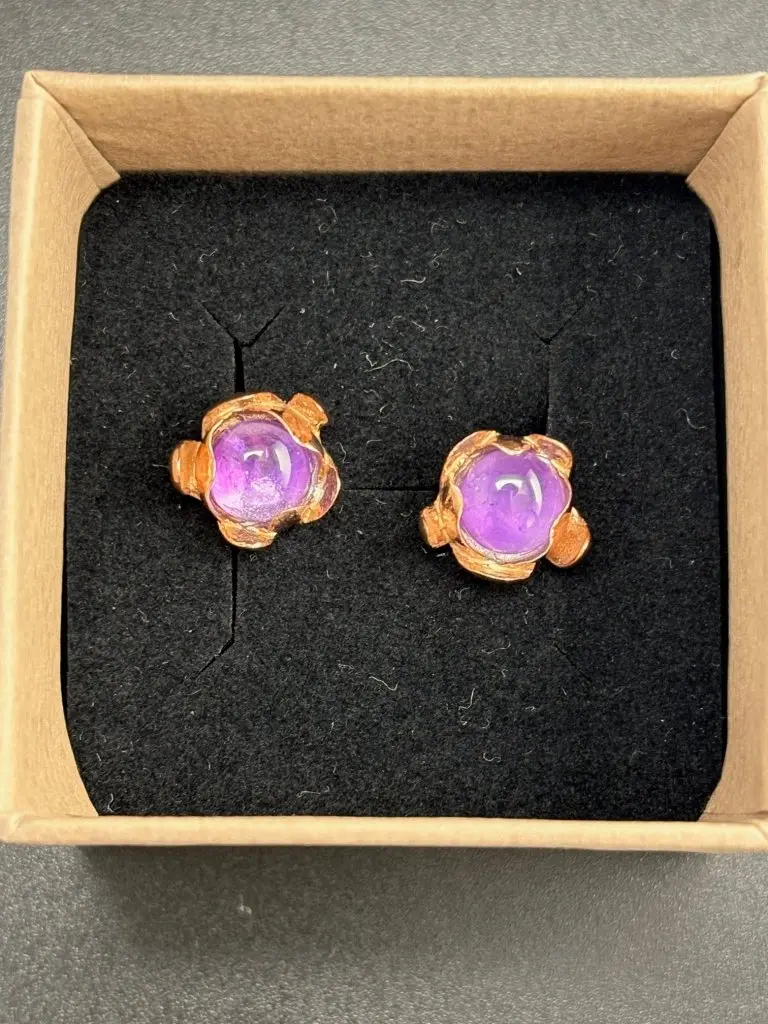 Zarte Ohrstecker BLOSSOM mit lila Amethyst
